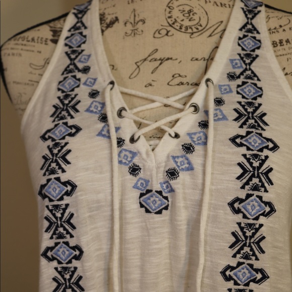 New lace up criss cross front v neck tank Aztec S - Picture 3 of 5